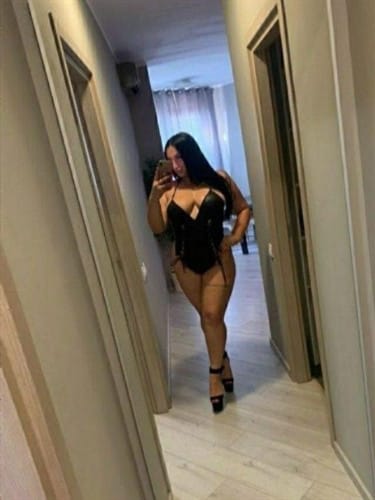 Zehira, 39, Győr - Győr-Moson-Sopron, Owo parties